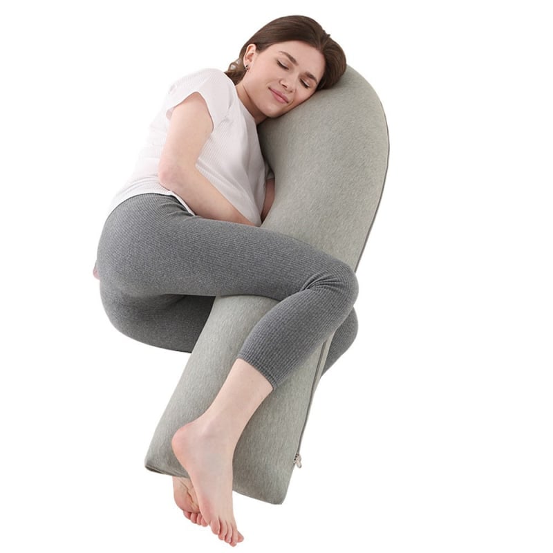 Adīti J formas grūtnieču spilvens ar vidukļa atbalstu, poliestera šķiedras pildījums, svars 1,9 kg, pielāgošana pieejama