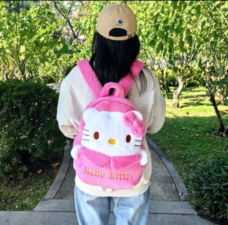 Plušinė kuprinė su gyvūnų dizainu, trumpas pliušas, PP medvilnės užpildas, pritaikymas galimas, tinkama 7–14 metų vaikams.