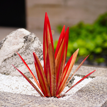 Μεταλλικό γλυπτό αγάβης με γεωμετρικό σχέδιο για εξωτερική διακόσμηση (κήπος, πλατεία, γραφείο)