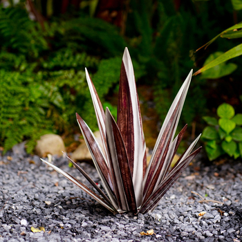 Μεταλλικό γλυπτό αγάβης με γεωμετρικό σχέδιο για εξωτερική διακόσμηση (κήπος, πλατεία, γραφείο)