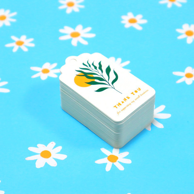 Dovanų etiketės iš dengto popieriaus, 50 etikečių pakuotėje, keturių spalvų spauda, natūralus džuto virvė