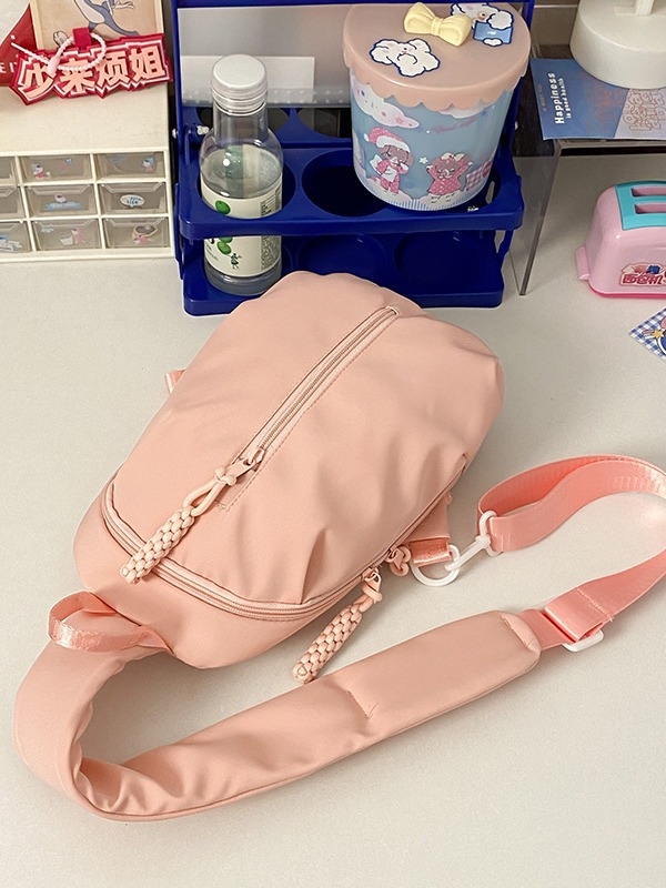 Városi stílusú, egyszerű nylon mellkas táska nagy kapacitással, cipzáras záródás, belső zsebek telefon és azonosító számára, béléssel – ideális szabadidős utazásokhoz