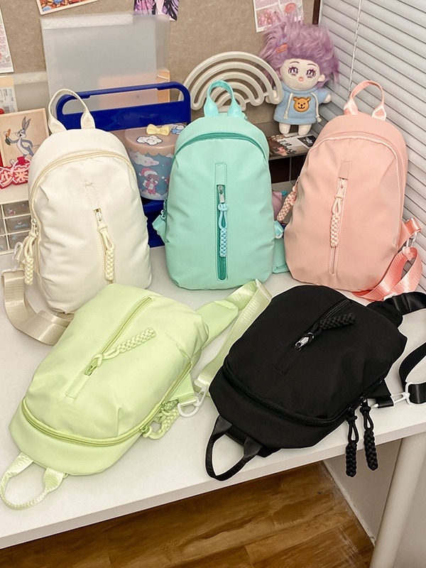 Városi stílusú, egyszerű nylon mellkas táska nagy kapacitással, cipzáras záródás, belső zsebek telefon és azonosító számára, béléssel – ideális szabadidős utazásokhoz