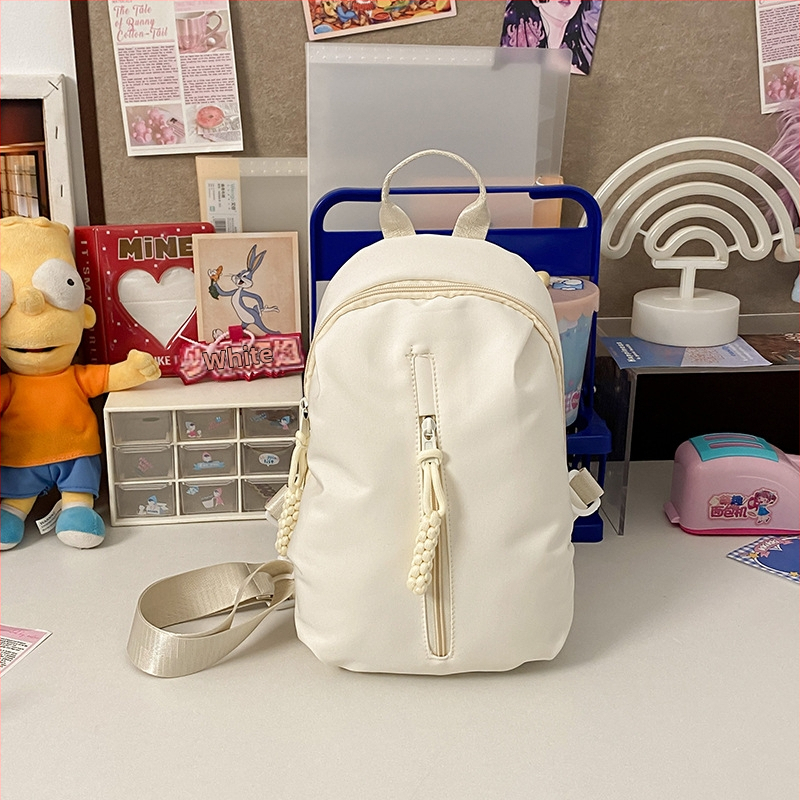 Városi stílusú, egyszerű nylon mellkas táska nagy kapacitással, cipzáras záródás, belső zsebek telefon és azonosító számára, béléssel – ideális szabadidős utazásokhoz