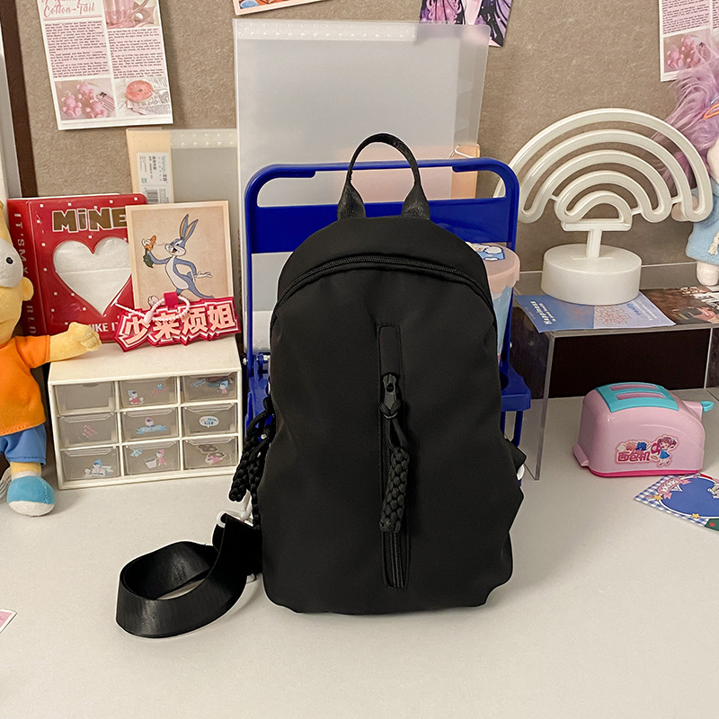 Városi stílusú, egyszerű nylon mellkas táska nagy kapacitással, cipzáras záródás, belső zsebek telefon és azonosító számára, béléssel – ideális szabadidős utazásokhoz