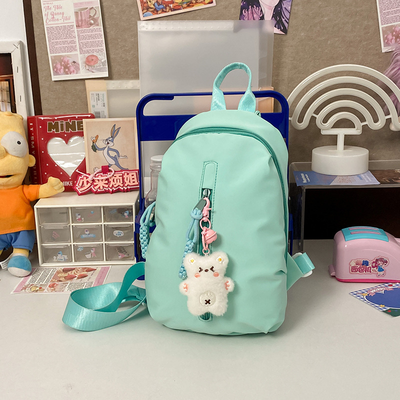 Városi stílusú, egyszerű nylon mellkas táska nagy kapacitással, cipzáras záródás, belső zsebek telefon és azonosító számára, béléssel – ideális szabadidős utazásokhoz