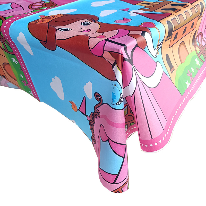 Vienkartinis stalo užvalkalas su balionų raštu, iš plastiko (polietilenas), stačiakampio formos, storis 0,03 mm, galiojimo laikas 36 mėn.