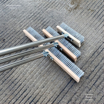 Πλαστική βούρτσα δαπέδου με μακριά λαβή για απομάκρυνση βρύων — Καταγωγή: Κίνα; Συναρμολόγηση: απαιτείται κατσαβίδι για τη σφήξη δύο βιδών