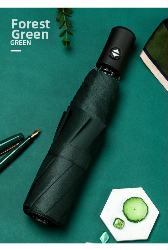 lietussargs ar 8 ribām, vēju izturīgs, trīsdaļīgs salocīts, pusautomātisks atvērums, automātisks aizvērums, 210T audums, logotipa personalizācija