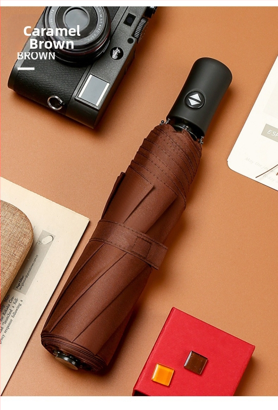 lietussargs ar 8 ribām, vēju izturīgs, trīsdaļīgs salocīts, pusautomātisks atvērums, automātisks aizvērums, 210T audums, logotipa personalizācija