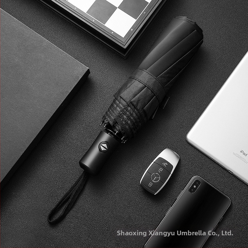 lietussargs ar 8 ribām, vēju izturīgs, trīsdaļīgs salocīts, pusautomātisks atvērums, automātisks aizvērums, 210T audums, logotipa personalizācija