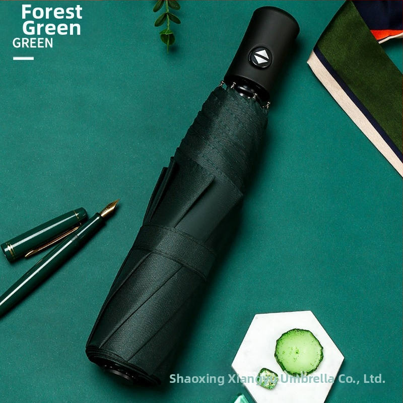 lietussargs ar 8 ribām, vēju izturīgs, trīsdaļīgs salocīts, pusautomātisks atvērums, automātisks aizvērums, 210T audums, logotipa personalizācija