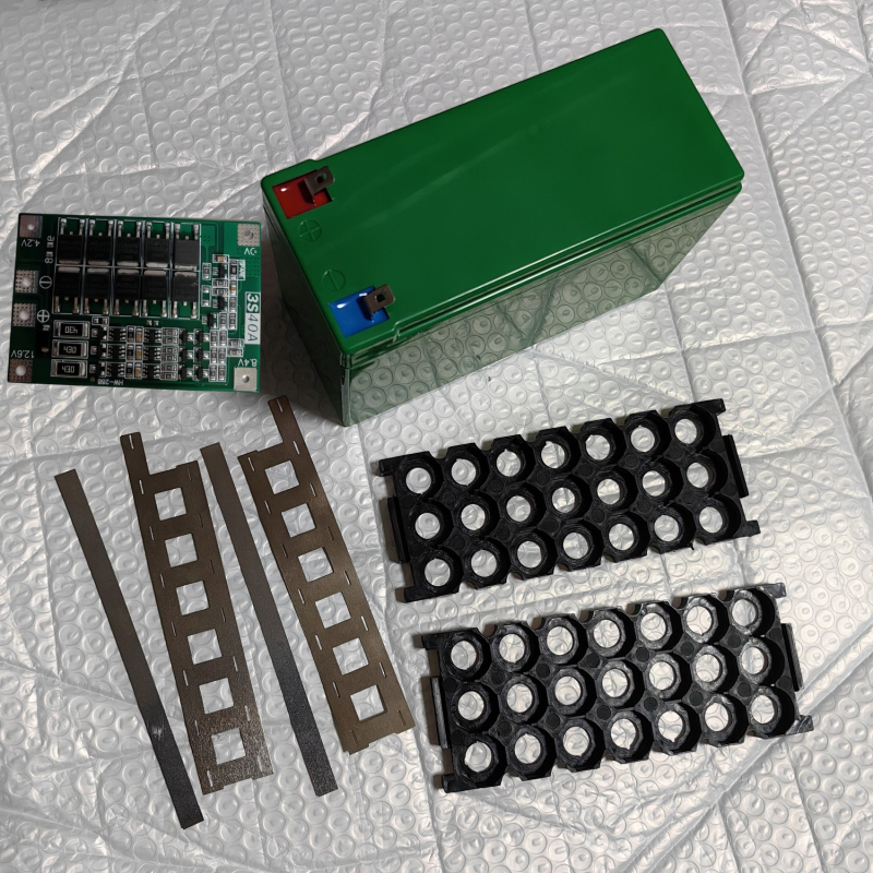 Комплект кутия за батерии 18650 с никелова скоба, 12V 7Ah Li-ion пакет, балансиращ защитен модул 3S 40A