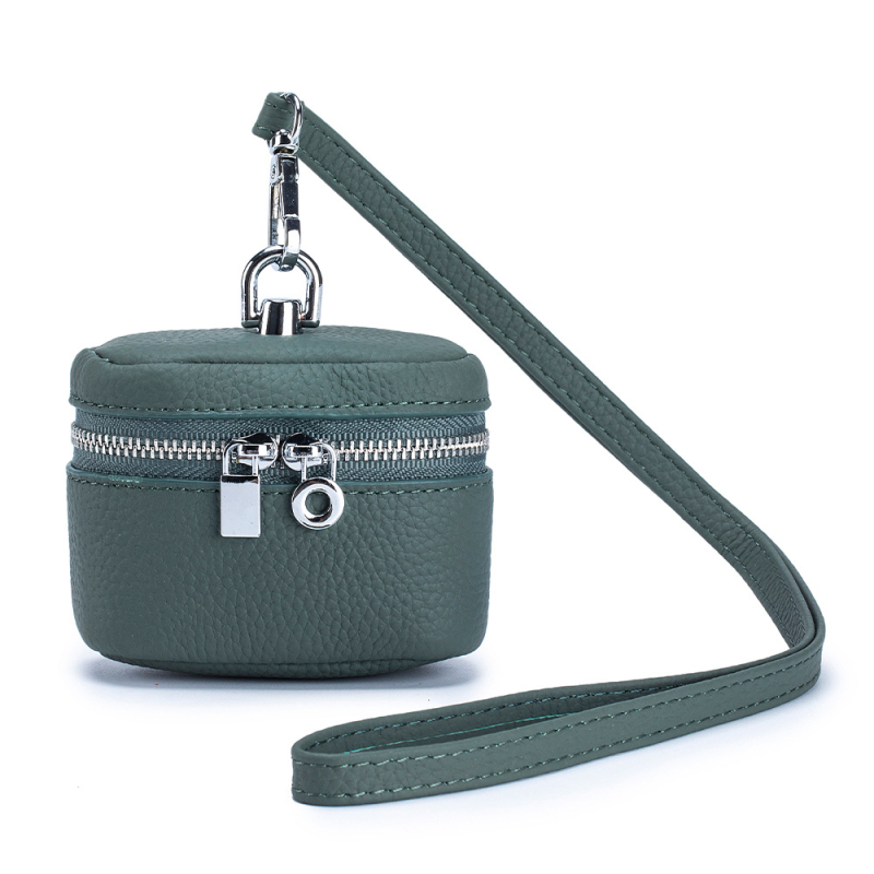 Монетник от естествена кожа – Урбан стил; Материал: естествена кожа; Тип кожа: първи слой; Подплата: полиестер; Категория: монетник