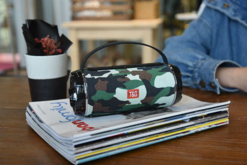 Φορητό Bluetooth ηχείο με υφασμάτινο κάλυμμα, στερεοφωνικό ήχο 2×5W, Bluetooth 5.3, εύρος συχνοτήτων 100 Hz–20 kHz, SNR ≥70 dB, ενσωματωμένη μπαταρία 1200–2000 mAh, υποστήριξη microSD