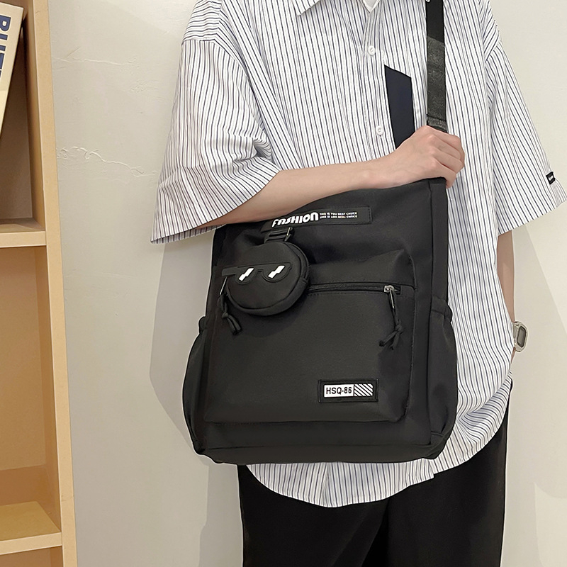 Lányoknak szóló egyvállas keresztpántos iskolai táska – nejlon, kopásálló, bővíthető kapacitás, terheléscsökkentés, kompakt tárolásra