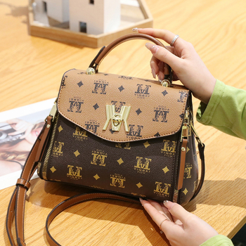 Mei Fan τσάντα PU σε street-trend στυλ, φερμουάρ, οριζόντια τετράγωνη σιλουέτα, με διαχωριστικό εσωτερικά, μια ιμάνκα για τον ώμο, κατάλληλη για καθημερινή χρήση.