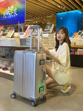 Куфар за пътуване от алуминиево-магнезиева сплав с TSA комбинационно заключване, универсални колела, полиестерна подплата, унисекс