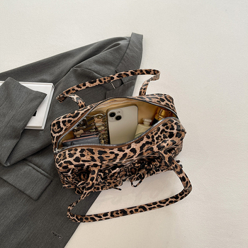 Τσάντα υπό μασχάλη σε στυλ δρόμου, PU υλικό, οριζόντιο τετράγωνο σχήμα, φερμουάρ, εσωτερική θήκη για κινητό