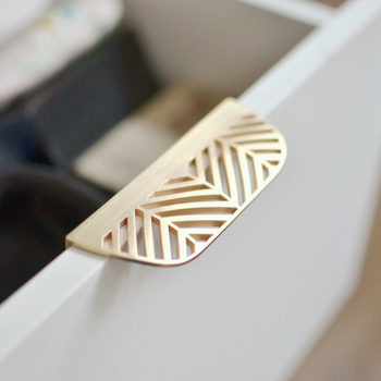 Κρυφή λαβή ντουλαπιού σε σχήμα φύλλου, από κράμα ψευδαργύρου, φινίρισμα ηλεκτροπλατίνας, μοντέλο 9995, Jiaao