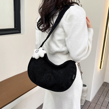 Τσάντα crossbody από corduroy, street-trend στυλ, κλείσιμο με φερμουάρ, οριζόνιο τετράγωνο σχήμα, φθινόπωρο 2023