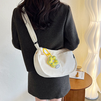 Τσάντα crossbody από corduroy, street-trend στυλ, κλείσιμο με φερμουάρ, οριζόνιο τετράγωνο σχήμα, φθινόπωρο 2023