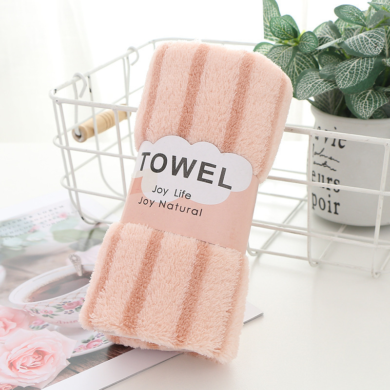 Korall fleece arctörölköző varrott szélekkel, 50–80 g