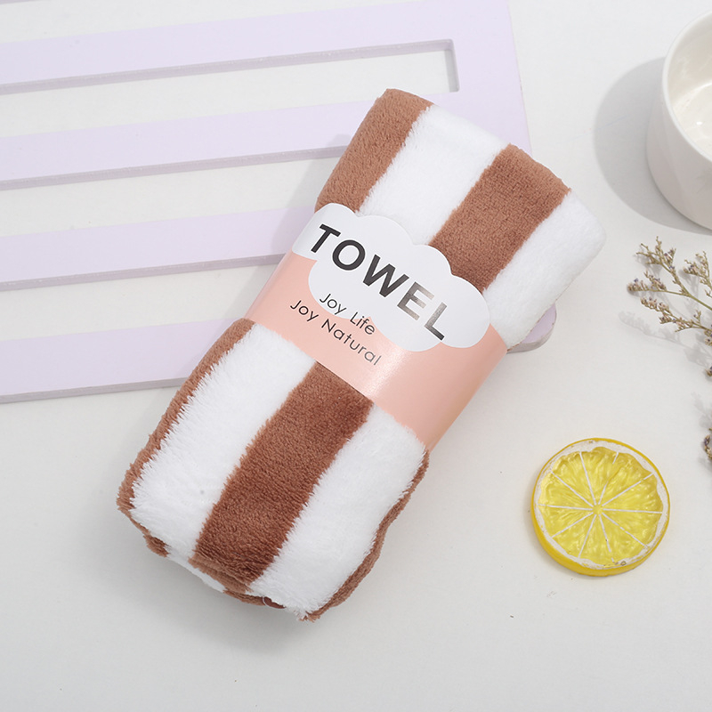 Korall fleece arctörölköző varrott szélekkel, 50–80 g