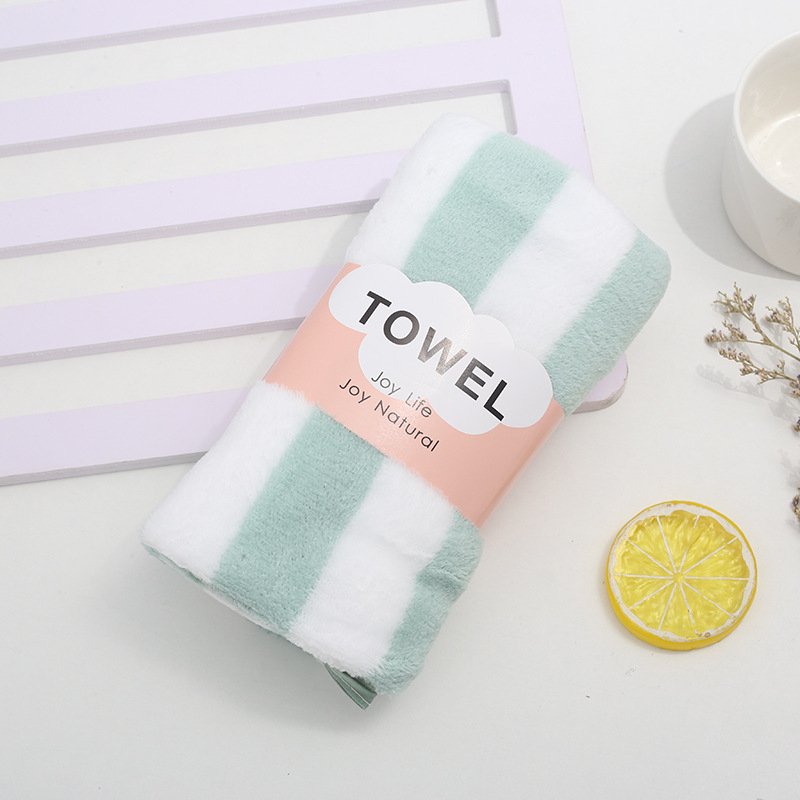 Korall fleece arctörölköző varrott szélekkel, 50–80 g