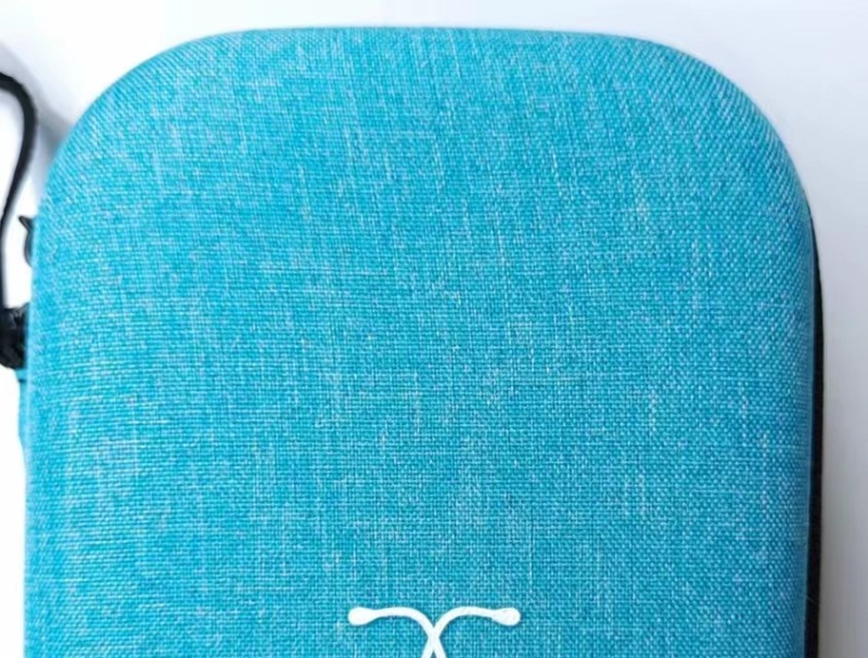 Etui pentru stetoscop, Model XC; Material: 600D Snowflake Oxford; Capacitate de încărcare: 5 kg; Proces: Offset printing; Utilizare: Ambalare pentru stetoscop