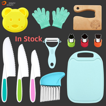 Детски пластмасов комплект ножове за плодове и зеленчуци с вълнообразна режеща част, обелка и форма за бисквитки — PP+TPR, режеща част 16.5 cm, обща дължина 27.5 cm, инжекционно формована