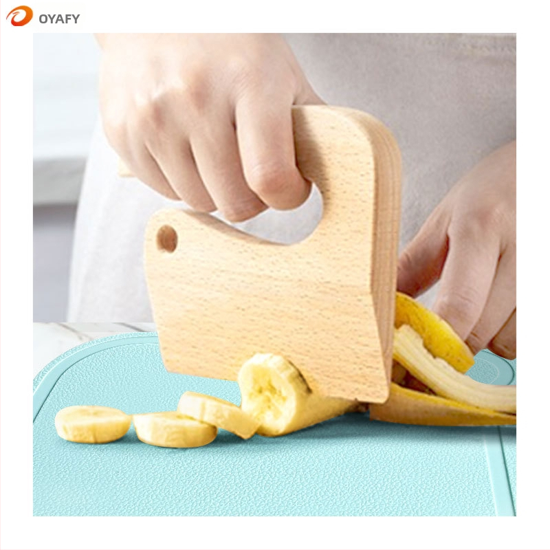 Детски пластмасов комплект ножове за плодове и зеленчуци с вълнообразна режеща част, обелка и форма за бисквитки — PP+TPR, режеща част 16.5 cm, обща дължина 27.5 cm, инжекционно формована