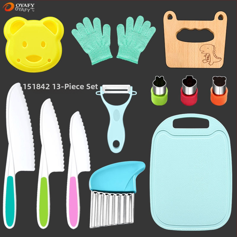 Детски пластмасов комплект ножове за плодове и зеленчуци с вълнообразна режеща част, обелка и форма за бисквитки — PP+TPR, режеща част 16.5 cm, обща дължина 27.5 cm, инжекционно формована