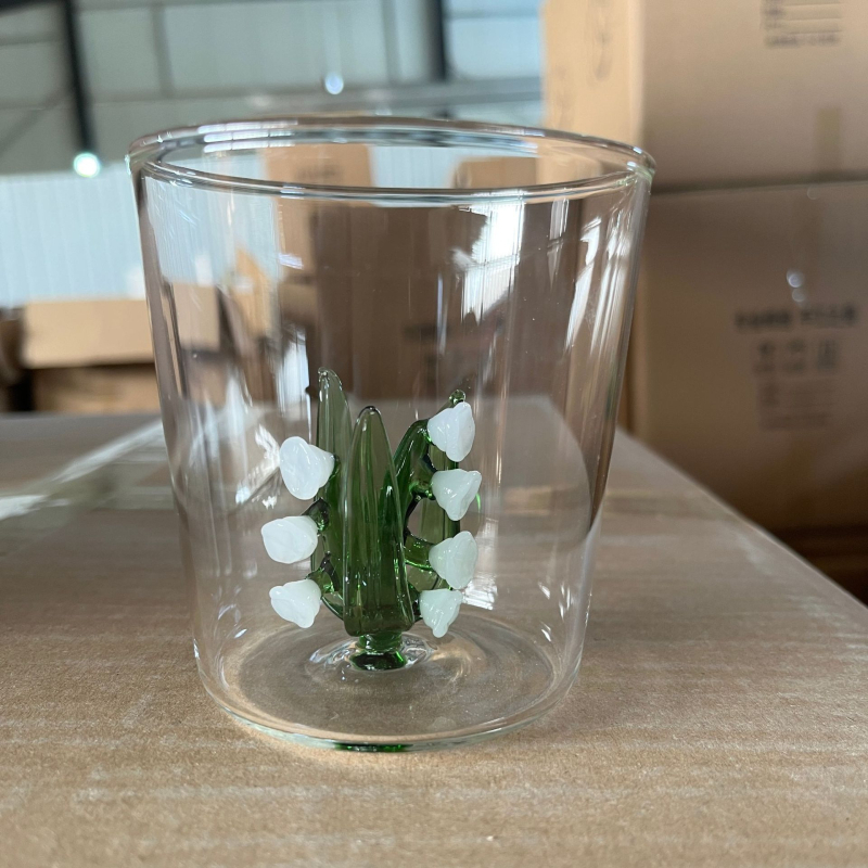 Vee klaas – cartoon stiilis, käepidemevaba, kõrge termilise vastupidavusega borosilikaatklaas, ühekihiline, silindriline