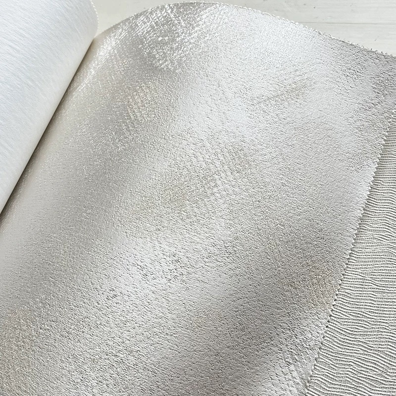 Svilena zidna obloga s doby teksturom, bez šavova, s mikro zlatnim nitima; za dnevni boravak i spavaću sobu