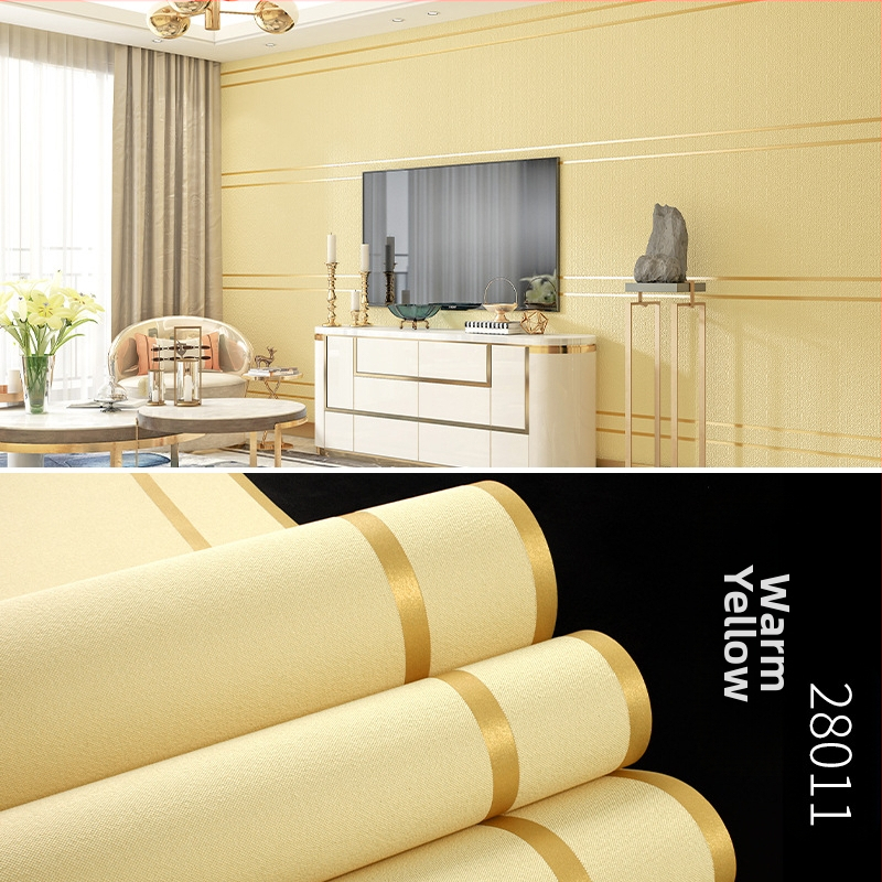 Huda Wallpaper tapetes — nešūts materiāls, velūra tekstūra, ziemeļniecisks ģeometriskais raksts, vertikālas un horizontālas svītras, mūsdienīgs minimālistiska dzīvojamās istabas fons