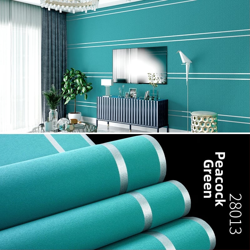 Huda Wallpaper tapetes — nešūts materiāls, velūra tekstūra, ziemeļniecisks ģeometriskais raksts, vertikālas un horizontālas svītras, mūsdienīgs minimālistiska dzīvojamās istabas fons