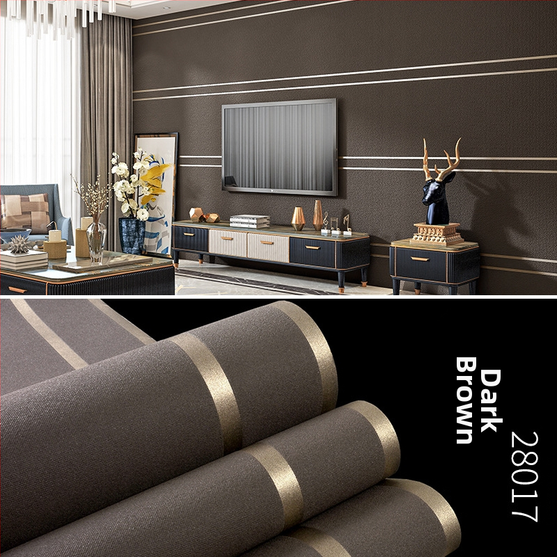 Huda Wallpaper tapetes — nešūts materiāls, velūra tekstūra, ziemeļniecisks ģeometriskais raksts, vertikālas un horizontālas svītras, mūsdienīgs minimālistiska dzīvojamās istabas fons