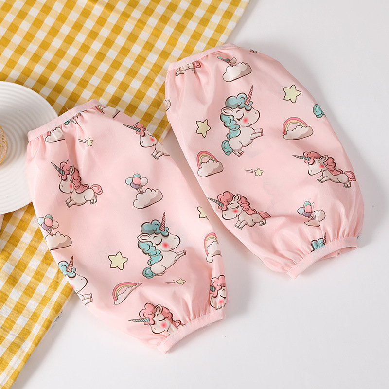 Manșete impermeabile cu imprimeu desen animat pentru copii – pentru bucătărie, lavabile, rezistente la pete, 3–13 ani.