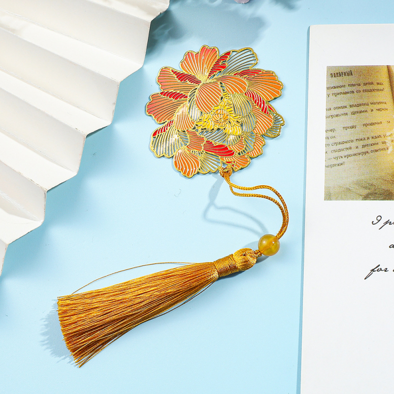 Metāla grāmatzīme ar izgrieztu lapas vēnu rakstu, lotusa un koi motīvi, Aizliegtās pilsētas stils un kulonu stils