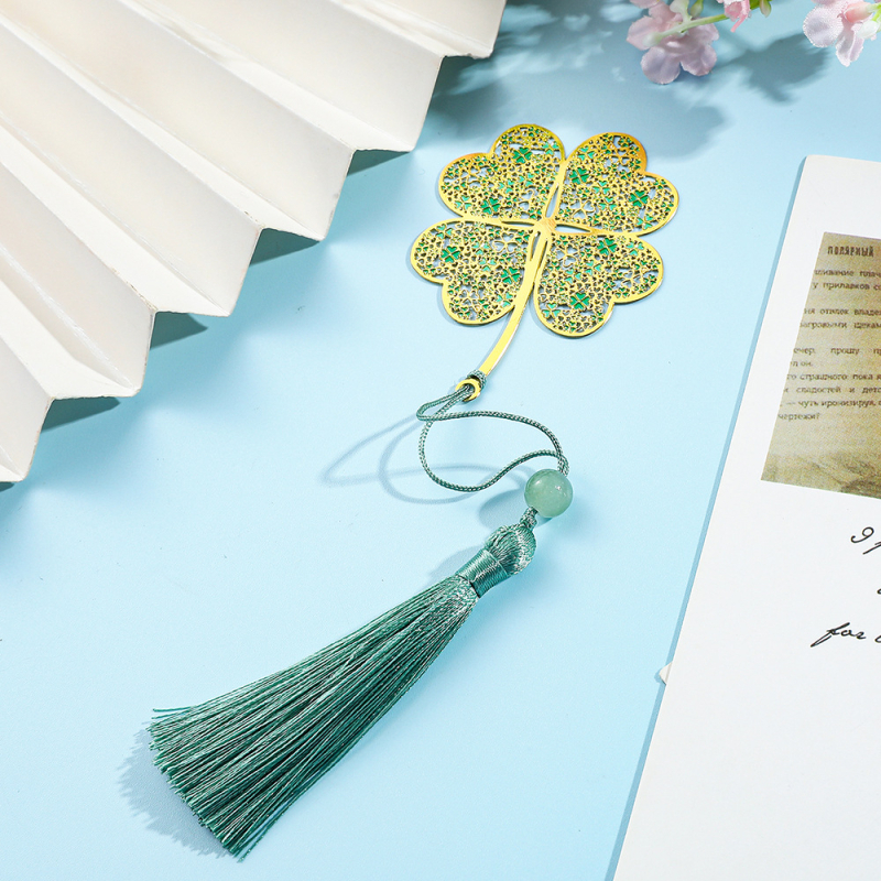 Metāla grāmatzīme ar izgrieztu lapas vēnu rakstu, lotusa un koi motīvi, Aizliegtās pilsētas stils un kulonu stils