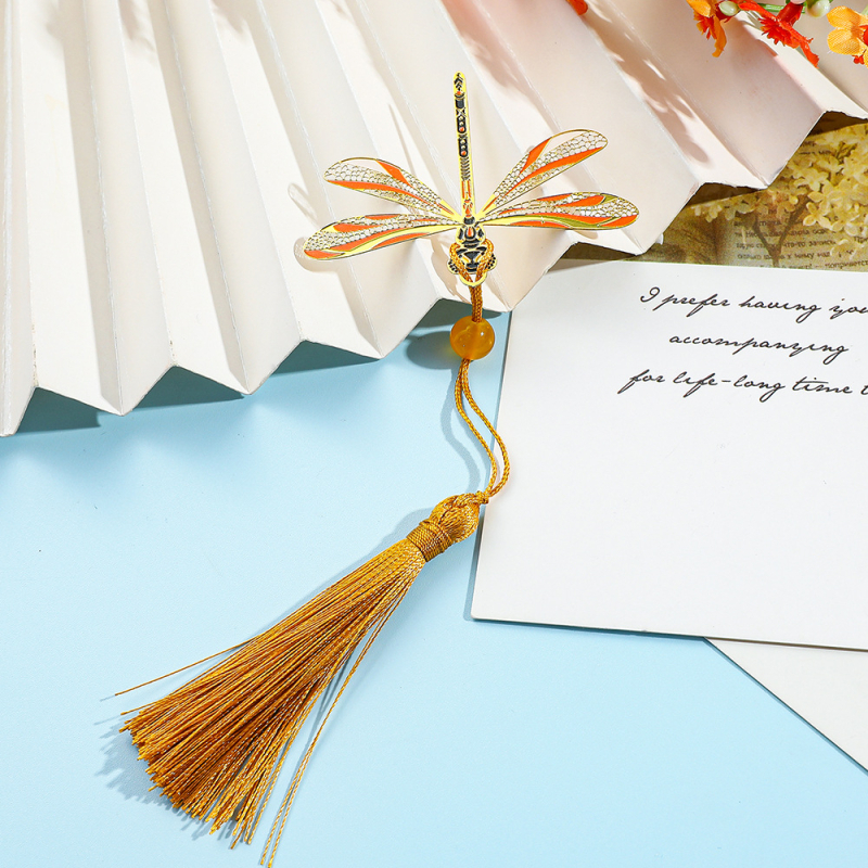 Metāla grāmatzīme ar izgrieztu lapas vēnu rakstu, lotusa un koi motīvi, Aizliegtās pilsētas stils un kulonu stils