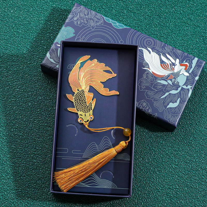 Metāla grāmatzīme ar izgrieztu lapas vēnu rakstu, lotusa un koi motīvi, Aizliegtās pilsētas stils un kulonu stils