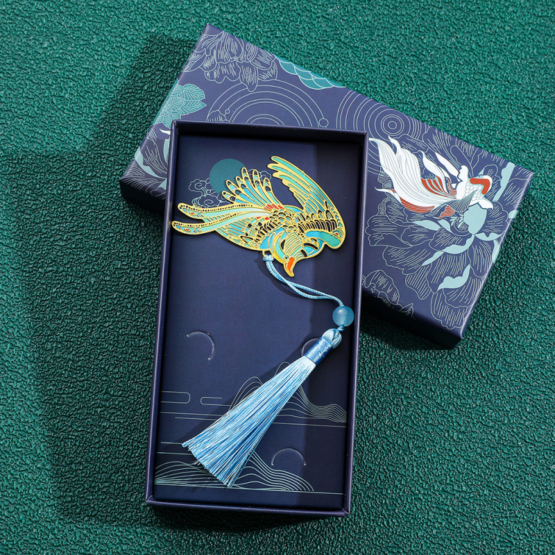 Metāla grāmatzīme ar izgrieztu lapas vēnu rakstu, lotusa un koi motīvi, Aizliegtās pilsētas stils un kulonu stils