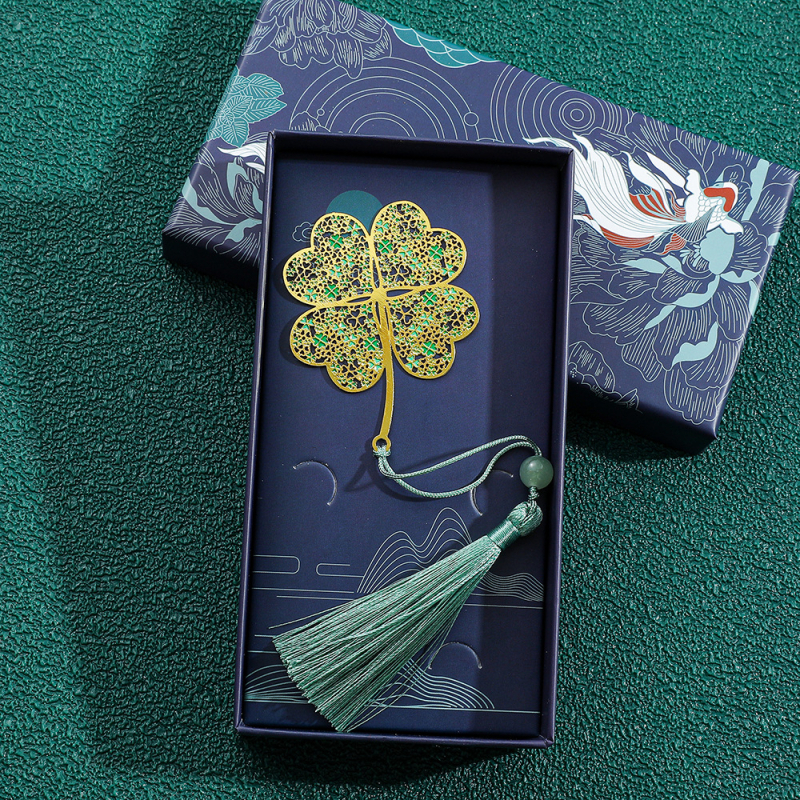 Metāla grāmatzīme ar izgrieztu lapas vēnu rakstu, lotusa un koi motīvi, Aizliegtās pilsētas stils un kulonu stils