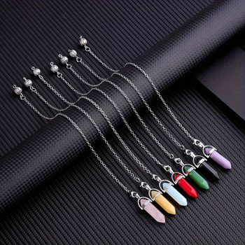 Ogrlica s šesterokutnim privjeskom od umjetnog kristala, geometrijski stil, poli završetak