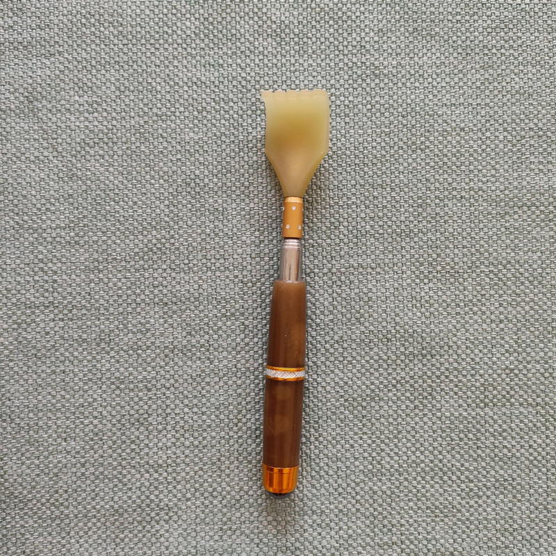 Koka/bambusa muguras skrāpētājs roga formā ar izvilkšanas un pārnēsājama dizainu