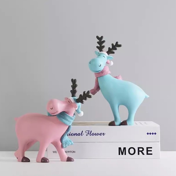 Dekoratīvā papīra vitrine ziediem un nelielām dekorācijām — oriģināls dizains, vienkāršs, dabīgs stils, piemērots kā promos dāvanas