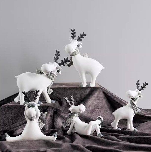 Dekoratīvā papīra vitrine ziediem un nelielām dekorācijām — oriģināls dizains, vienkāršs, dabīgs stils, piemērots kā promos dāvanas