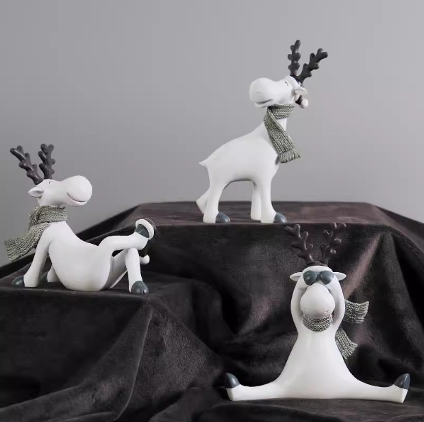 Dekoratīvā papīra vitrine ziediem un nelielām dekorācijām — oriģināls dizains, vienkāršs, dabīgs stils, piemērots kā promos dāvanas